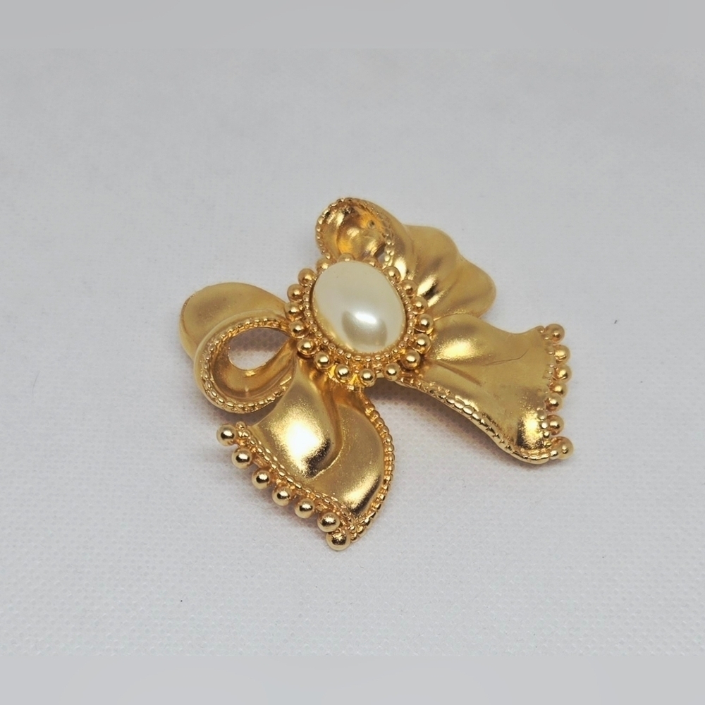 Vintage Gold Tone Bow Brooch Faux Pearl Center Statement Pin